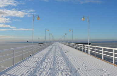 Nadbałtycki zimowy krajobraz w Juracie